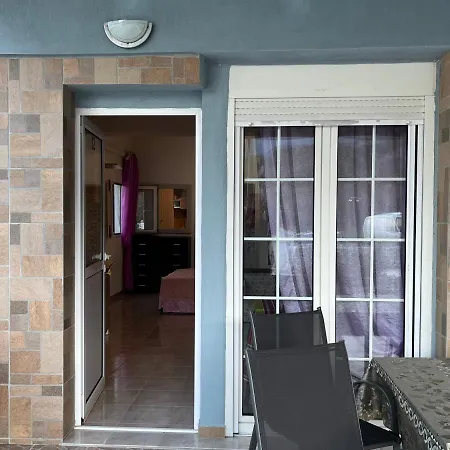 Leonidas Koutsoupia * Kókkinon Nerón