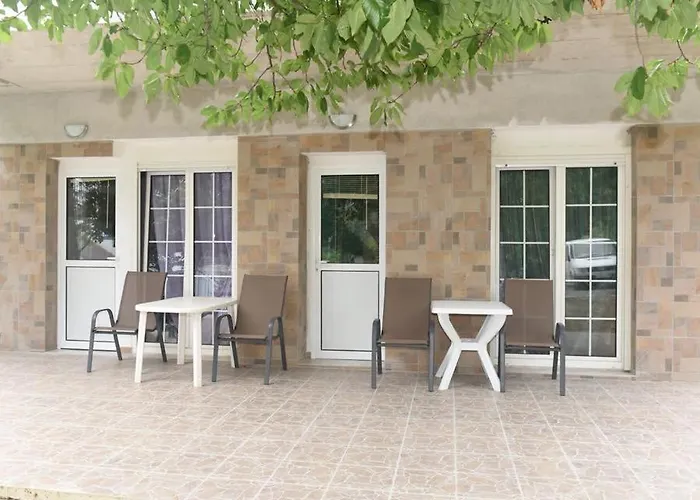 Leonidas Koutsoupia Kókkinon Nerón