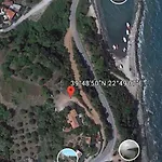 Leonidas Koutsoupia Apartman *