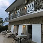 Leonidas Koutsoupia Apartman