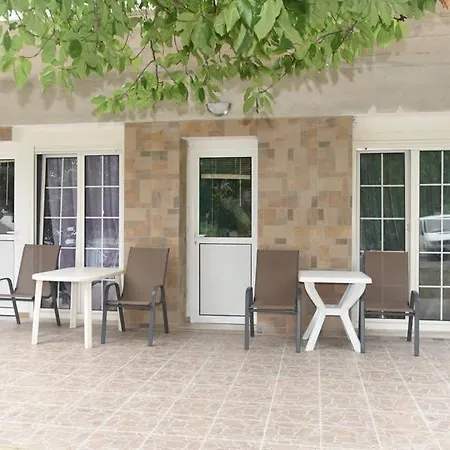 Leonidas Koutsoupia Kókkinon Nerón