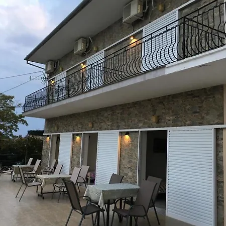 Leonidas Koutsoupia Apartament