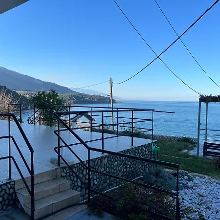 Leonidas Koutsoupia Apartament