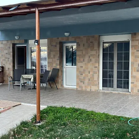 Leonidas Koutsoupia Kókkinon Nerón