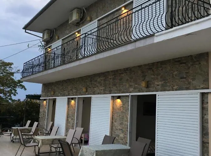 Leonidas Koutsoupia Apartamento