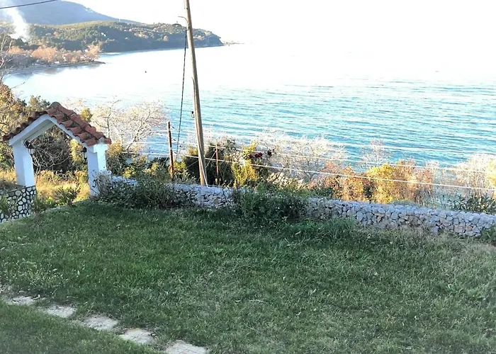 Leonidas Koutsoupia * Kókkinon Nerón