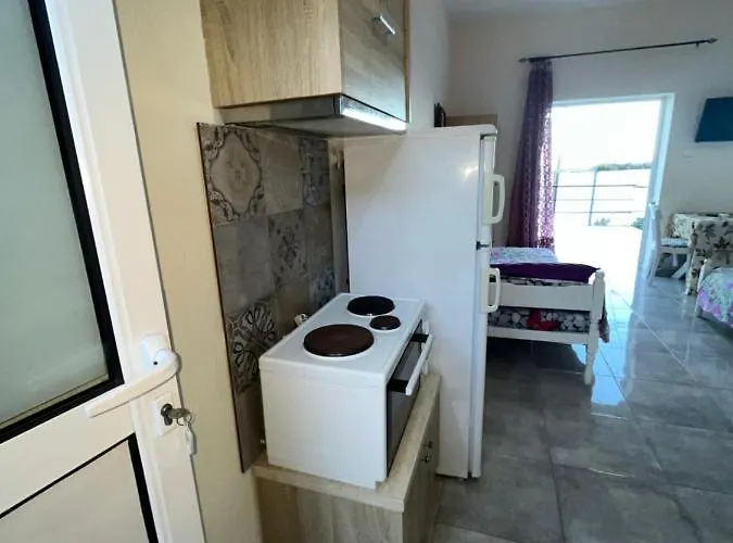 Leonidas Koutsoupia * Kókkinon Nerón