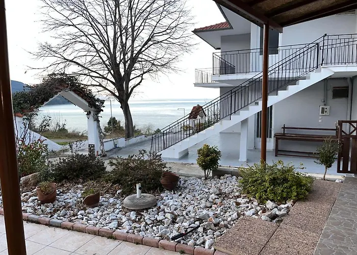 Leonidas Koutsoupia Apartamento *